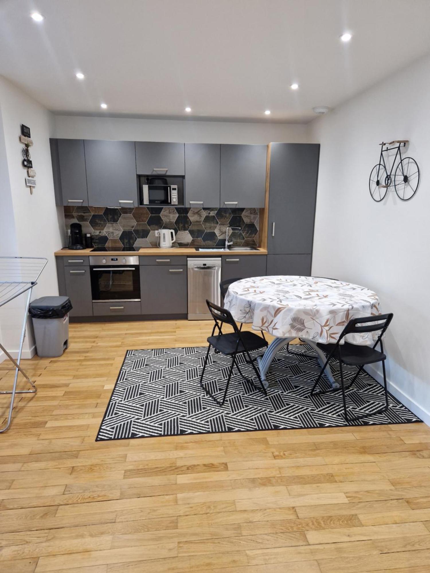 Appartement Cosy Neudorf Climatise Wifi 90m2 Strasbourg