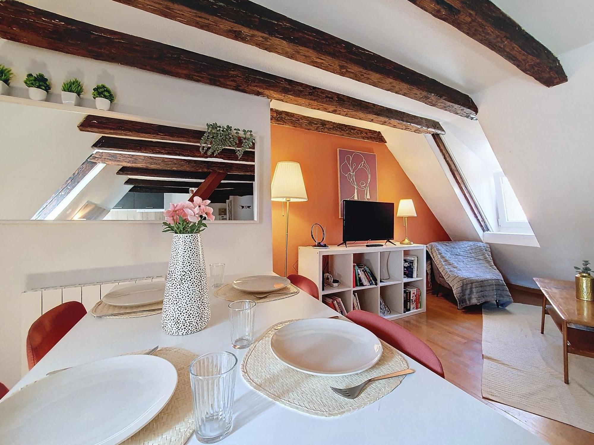 Tonneau - Hypercentre - Cathedrale - Authentique - Duplex