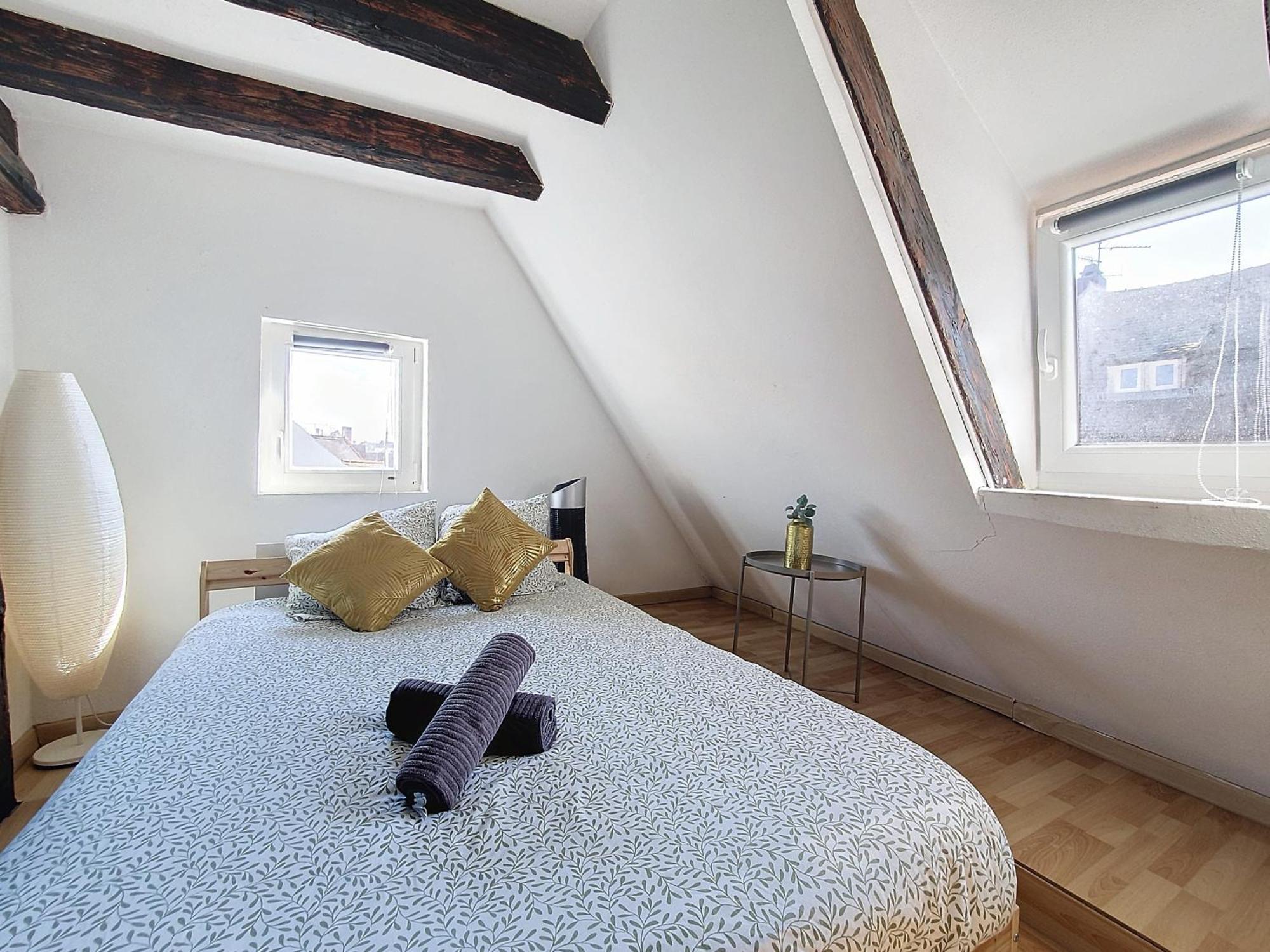 Apartment Tonneau - Hypercentre - Cathedrale - Authentique - Duplex