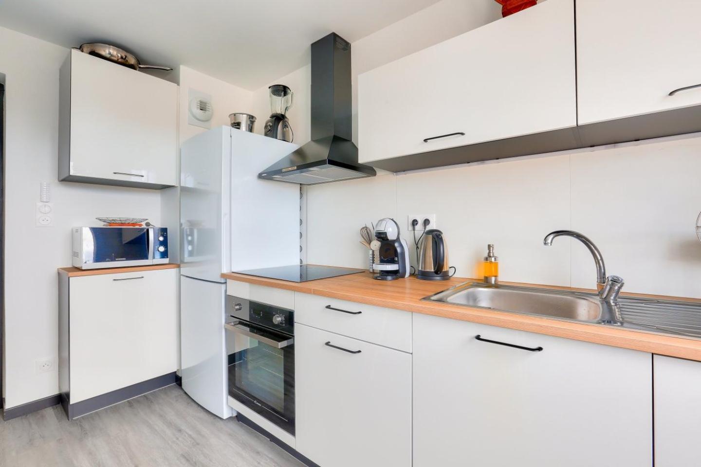 Lovely 2 Bedroom Flat With Balcony Near The Centre