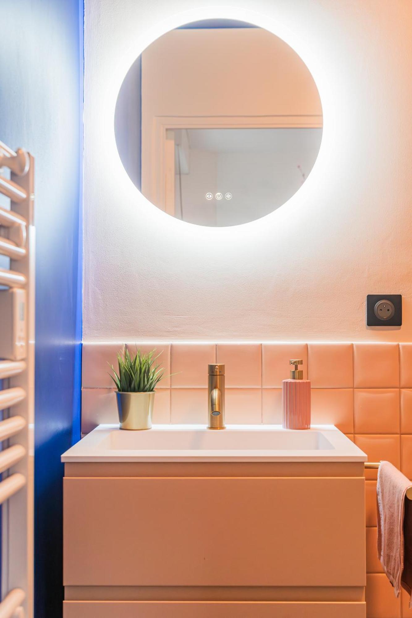 Design Et Confortable Apartment