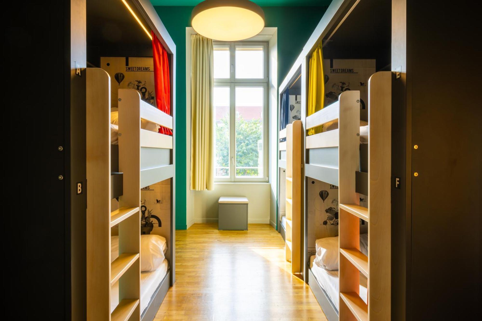 The People - Hostel *
