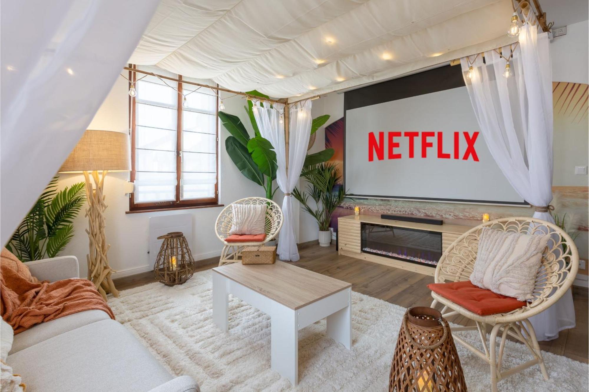 Lit Rond Tres Grand Et Confortable - Garage Possible Ou Parking Gratuit Rue - Gare 2 Min Et 4 Min En Tram - Ciel Etoile - Netflix Videoprojecteur - Luxe Et Evasion * Strasbourg