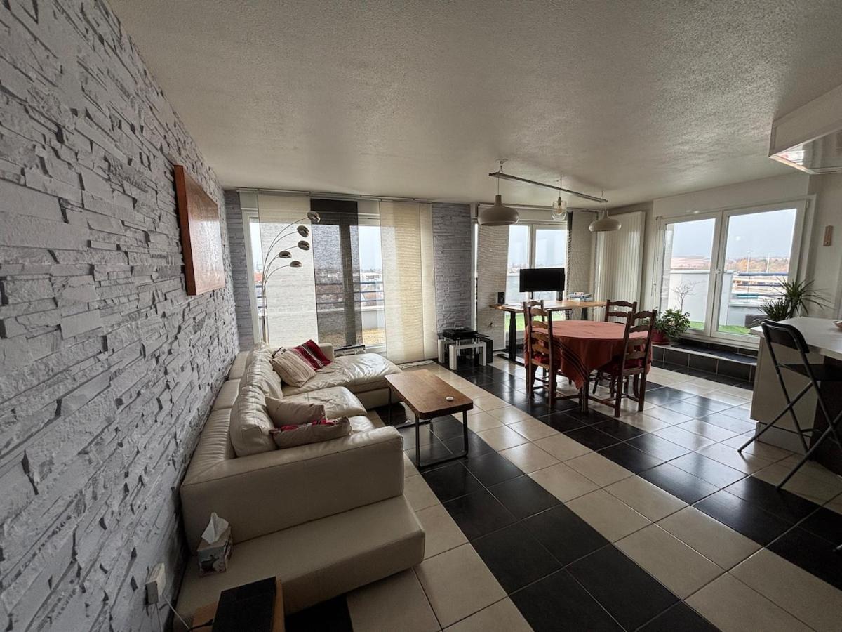 Attique Avec Terrasse - Zenith & Centre-ville Appartement *