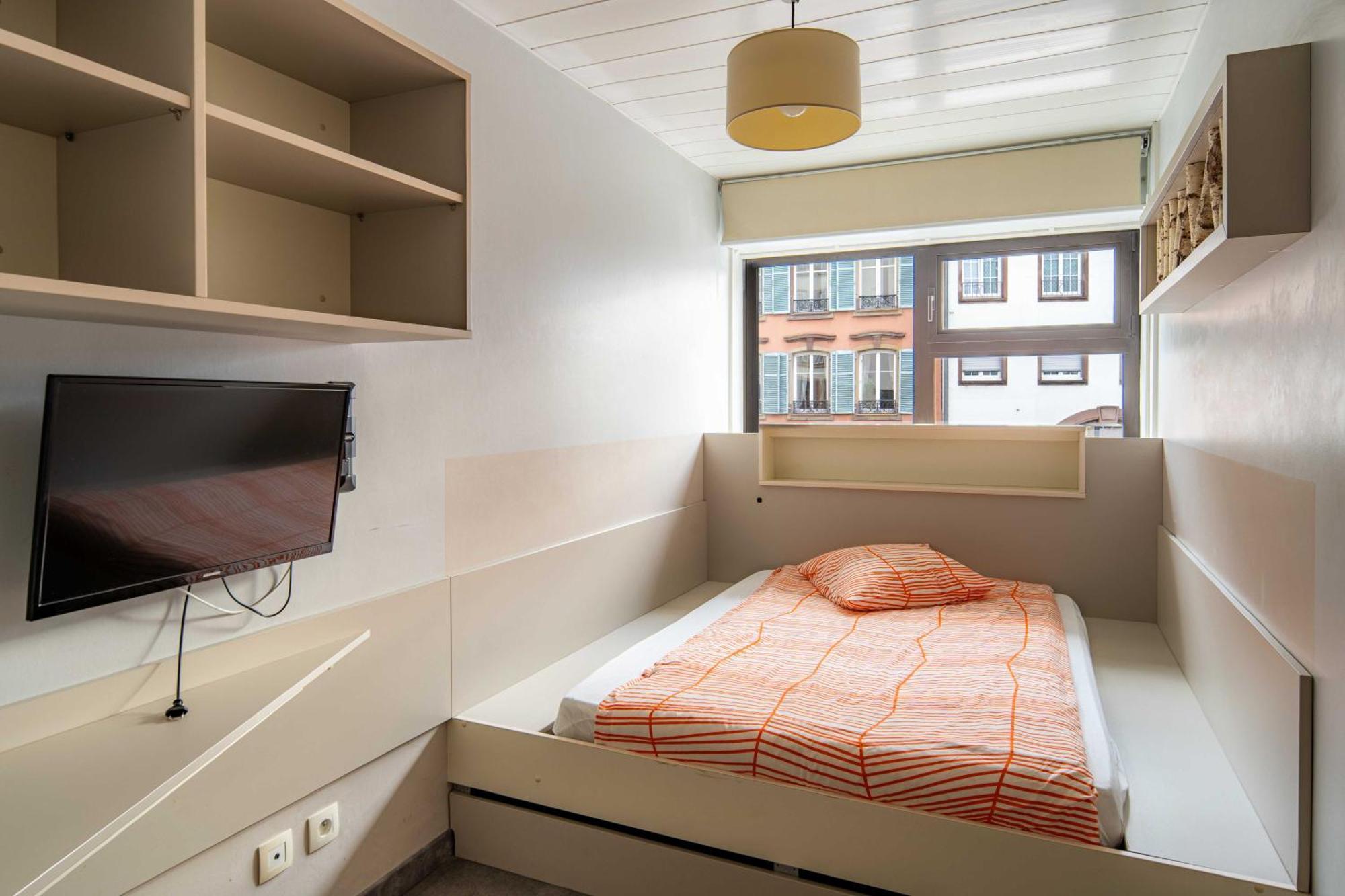 Cozy And Stylish With A-c In Center! * Strasbourg