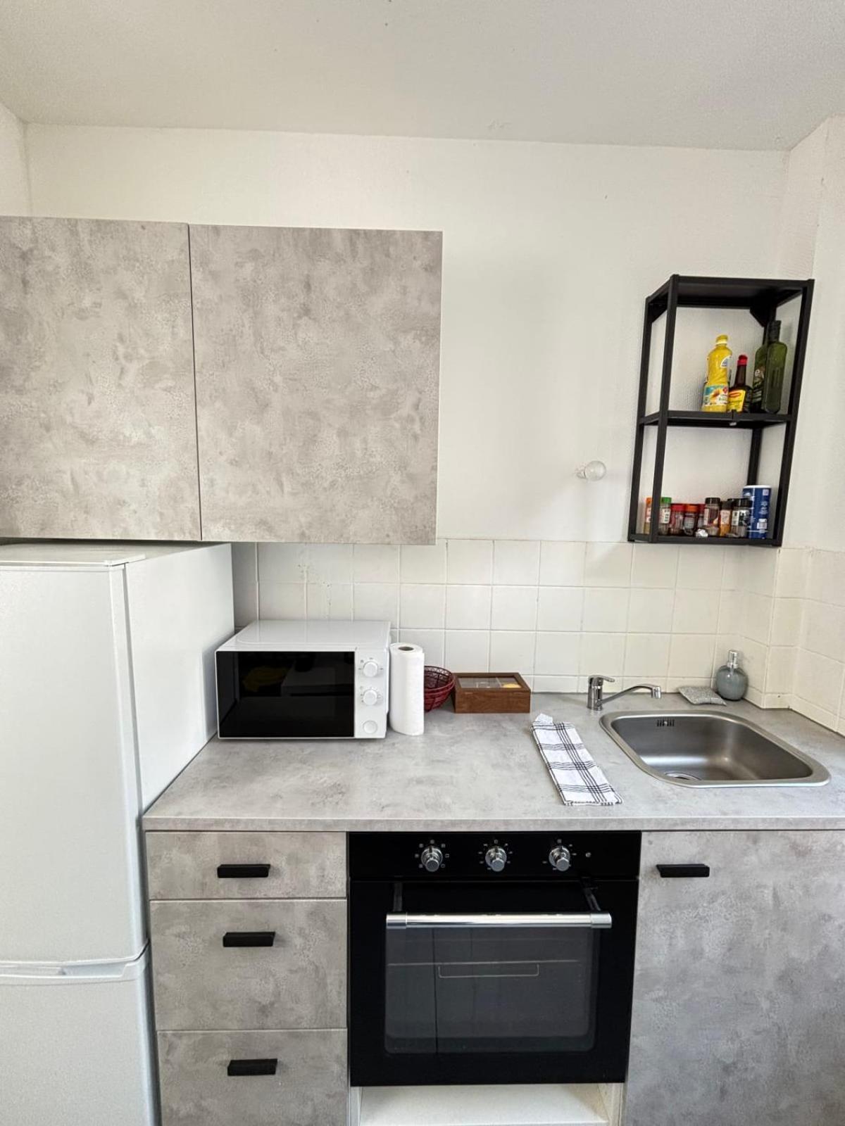 Soh Rent 3 Pieces Gare 3 - Tv - Wifi *