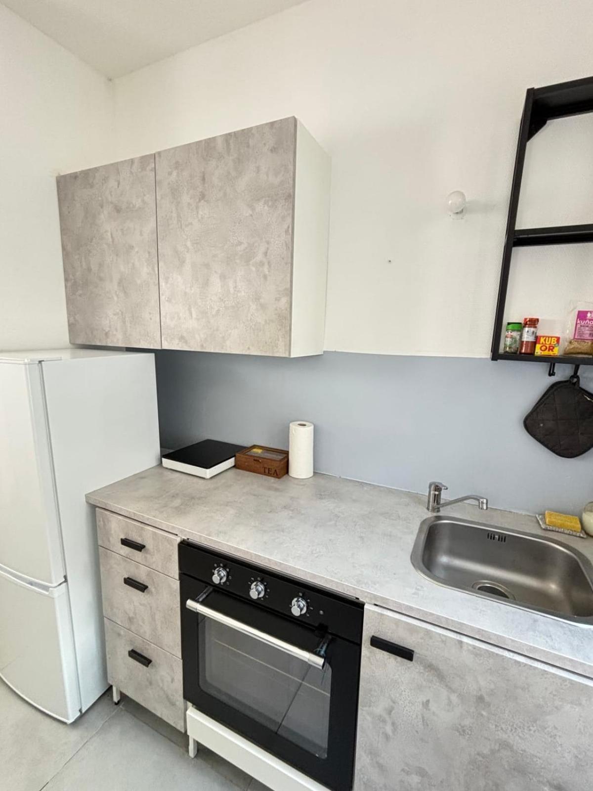 Soh Rent 3 Pieces Gare 3 - Tv - Wifi - Balcon *