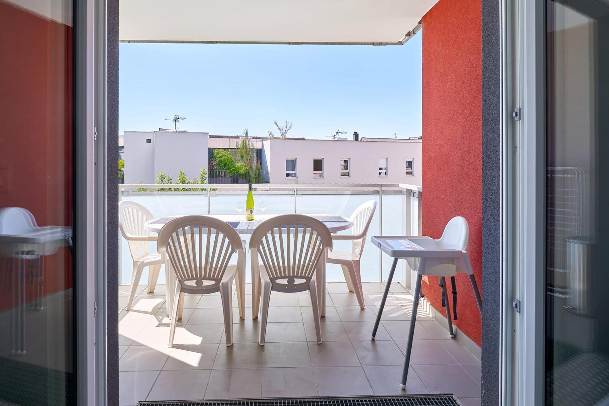 Dans Les Etoiles - 2 Bedroom With Free Parking Near To The City Center *