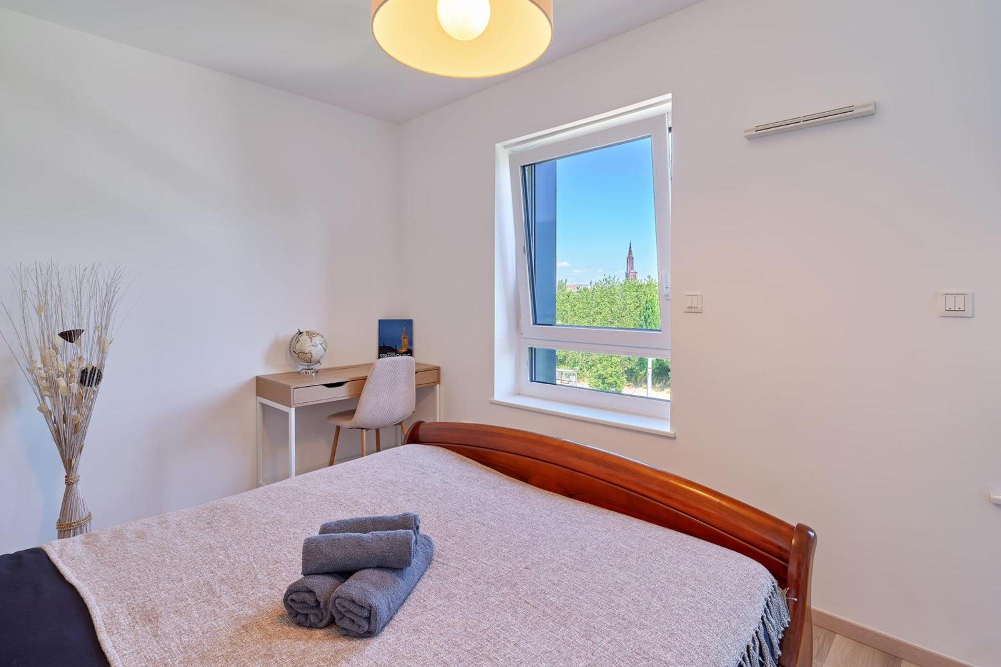 Dans Les Etoiles - 2 Bedroom With Free Parking Near To The City Center Appartement