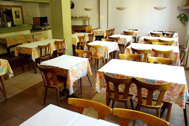 Esplanade Hotel 2*