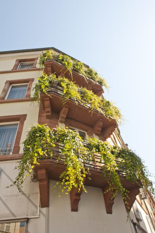 Hotel Le Grillon 3*