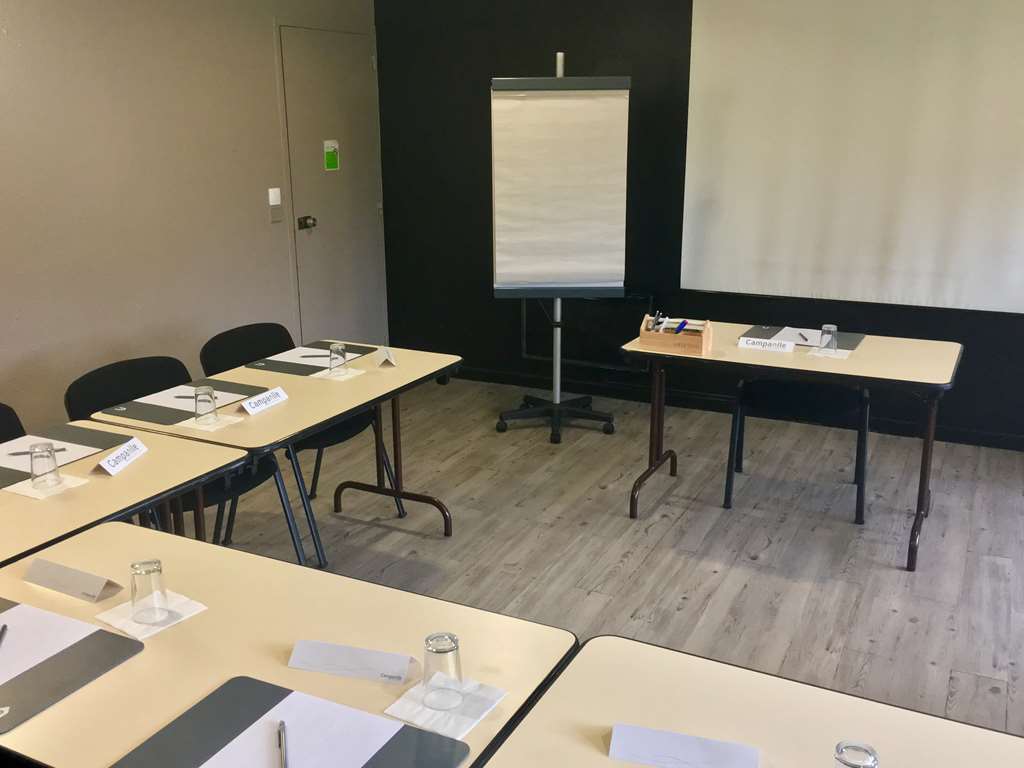 Kyriad Direct Ouest - Zénith 2*