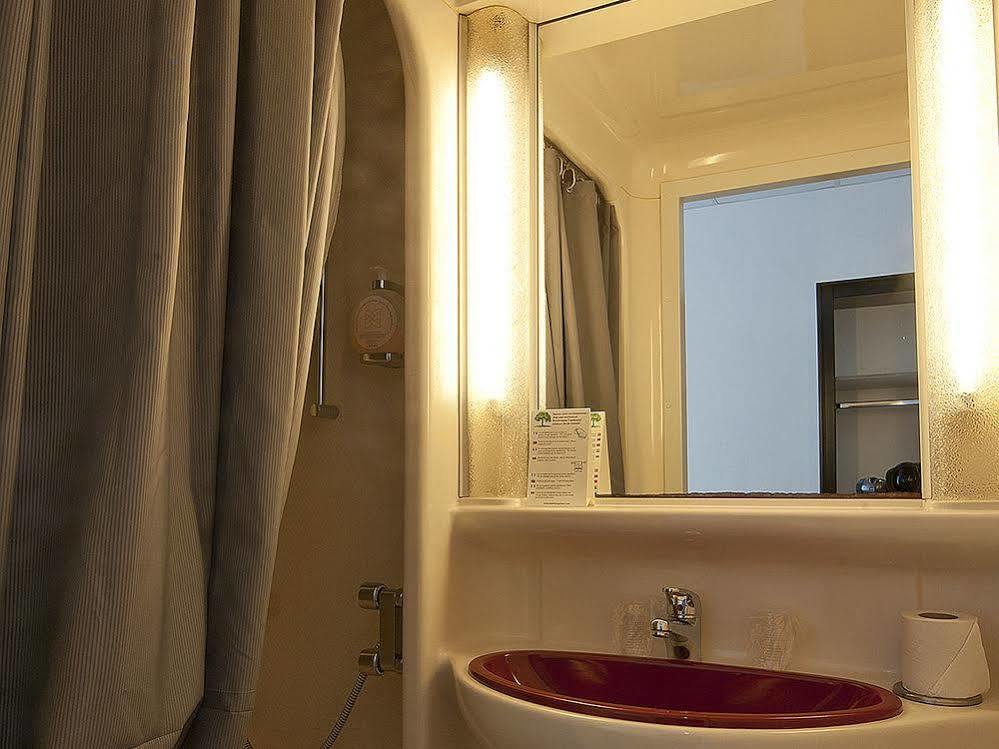 Hotel Le Grillon 3*