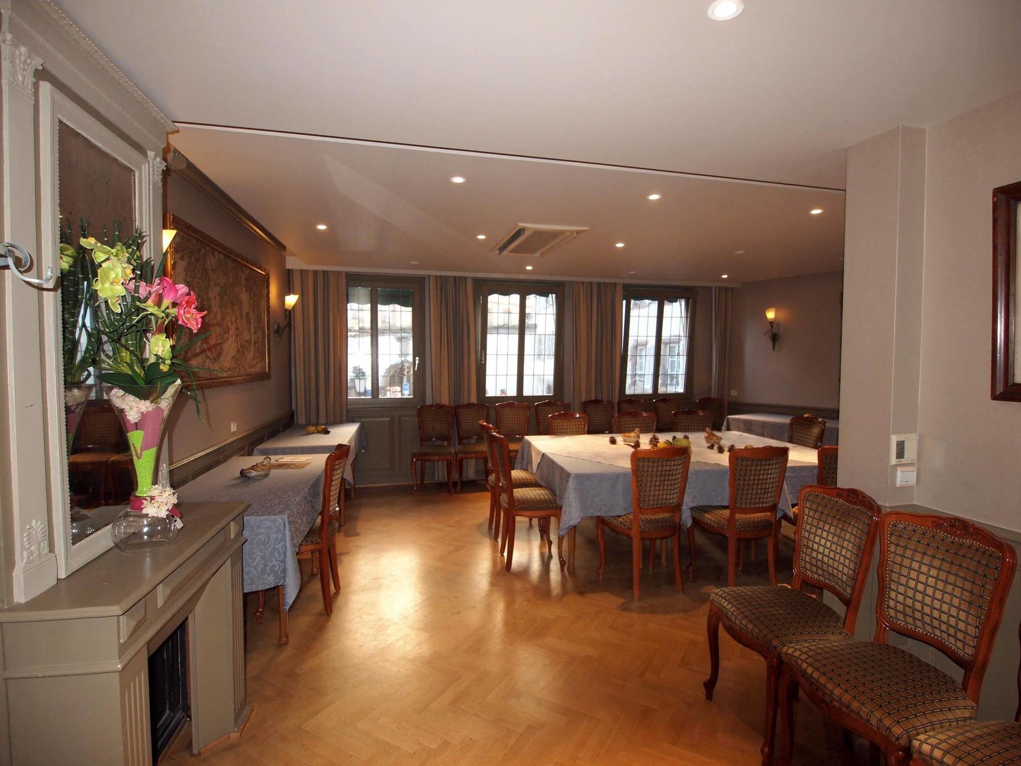 Logis Restaurant Au Cerf D'or 3*