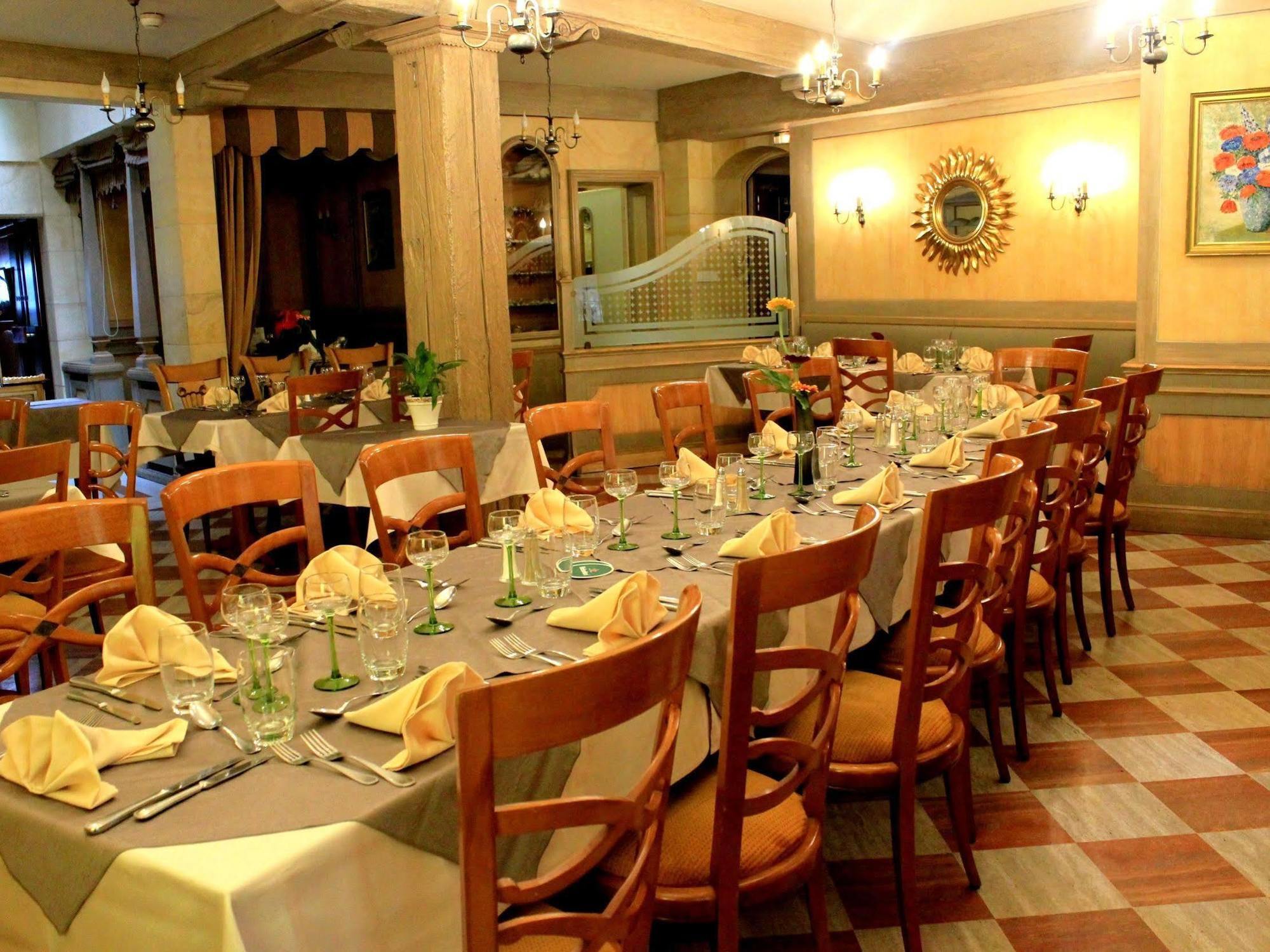 Logis Restaurant Au Cerf D'or 3*