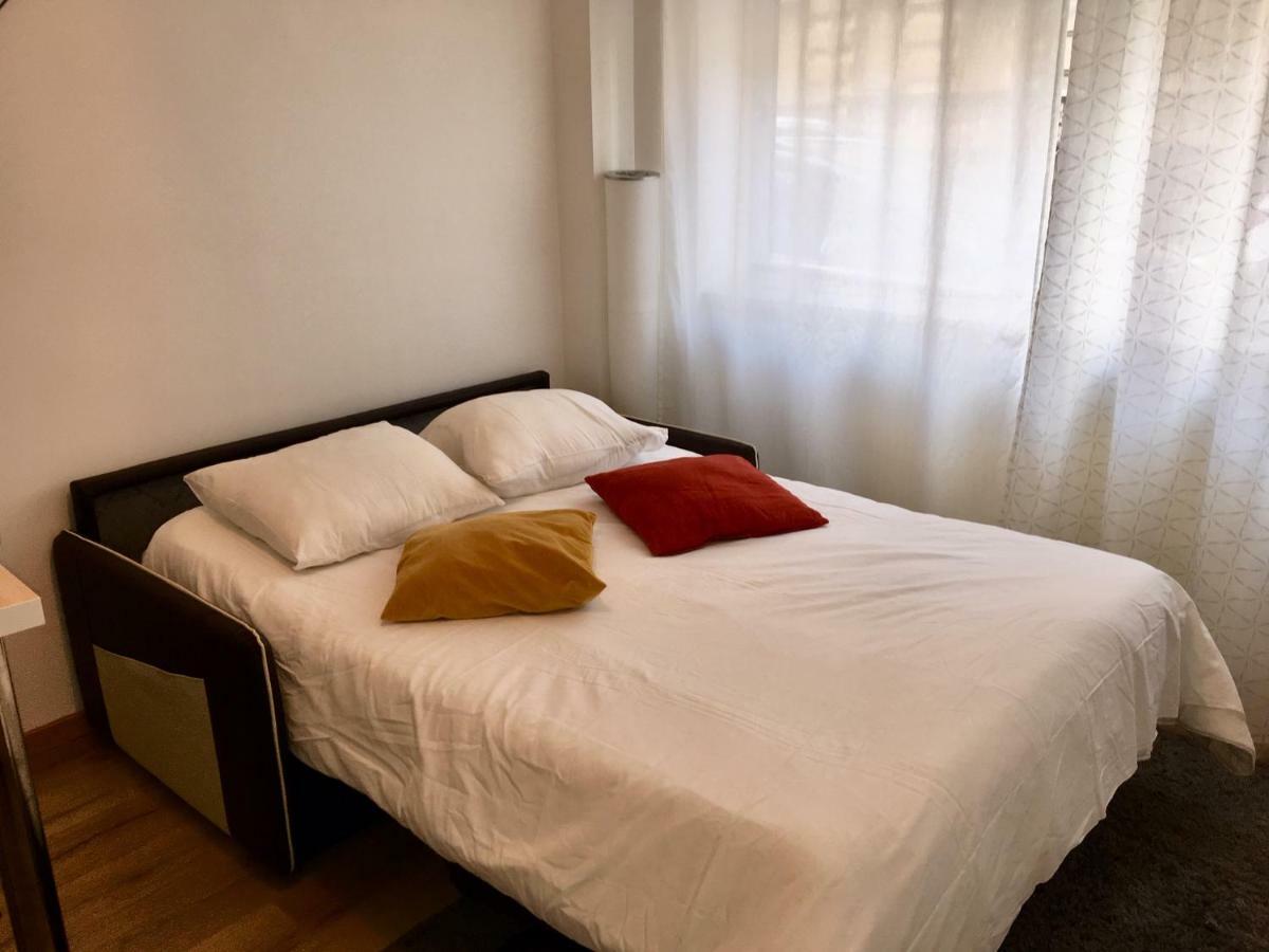 Aux Bons Amis - Parlement/orangerie Apartment *