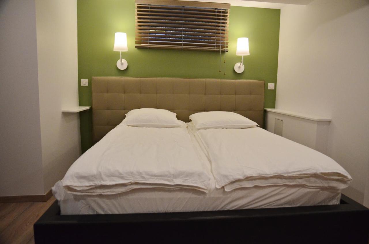 Embassy Corner Apartment *