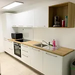 Maison Avec Garage - A 5 Min Du Centre-Ville