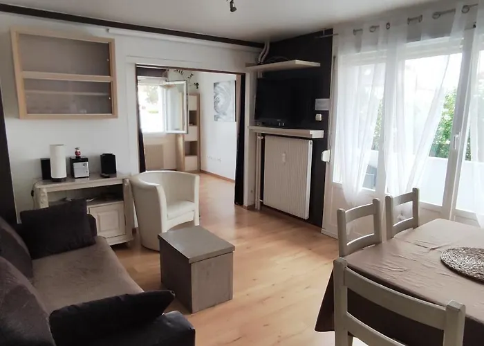 Pretty 4-Room Apartment In A Quiet Area 3 Bedrooms