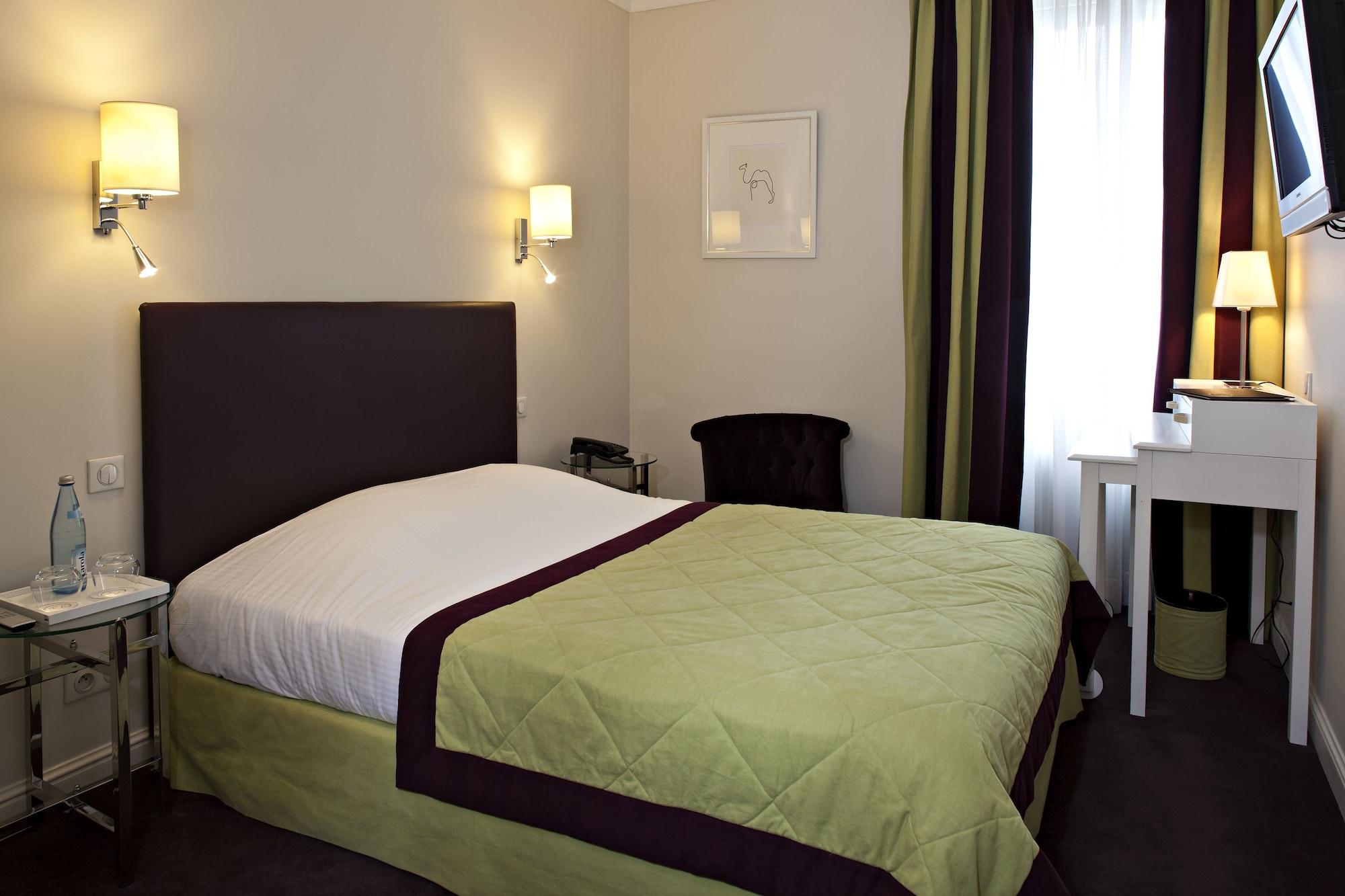 Western D'est Hotel 4*