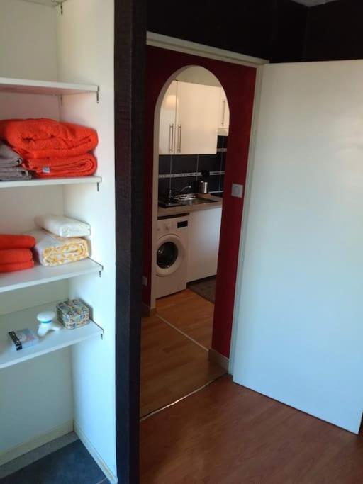 Appartement Cosy Colette,climatisé Avec Stationnement Gratuit.