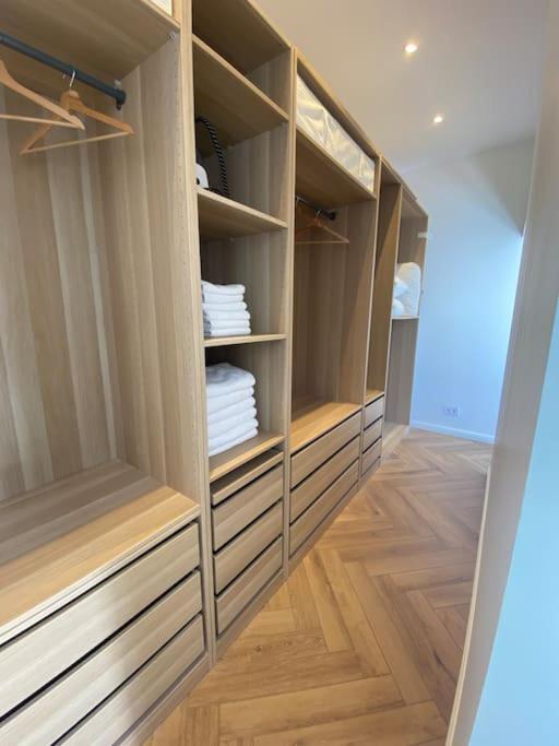 Deluxe Prive Centre Avec Parking Gratuit Apartment *