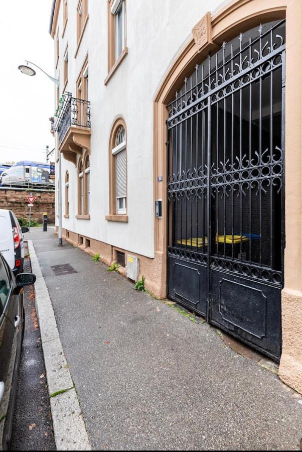 Deluxe Prive Centre Avec Parking Gratuit Apartment