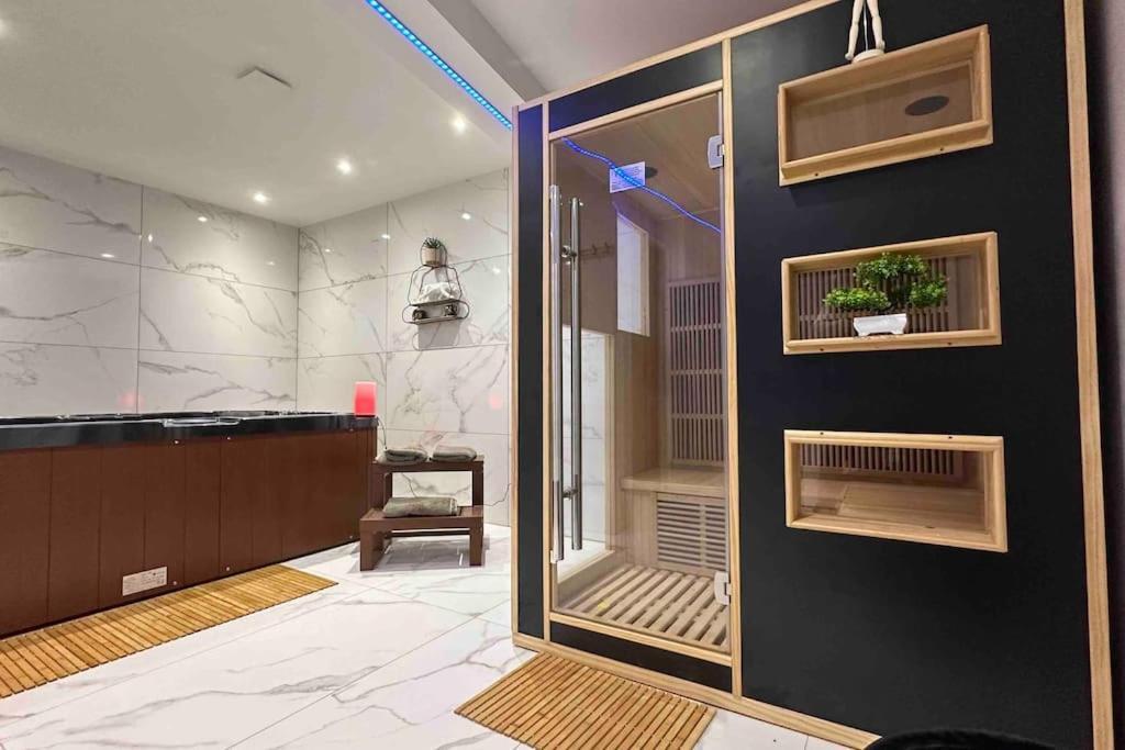 Spacieuse Sauna Billiard Netflix * Straatsburg