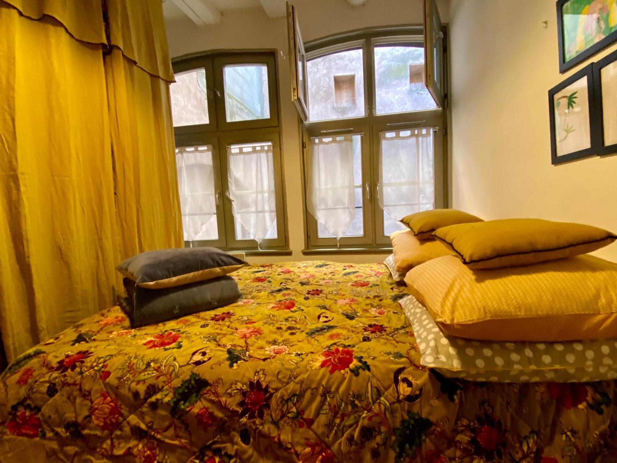 Triplex Avec Terrasse, Aux Pieds De La Cathedrale, 5 Personnes Appartement