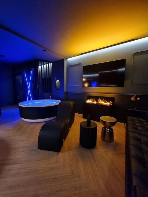 Apartment Love Room