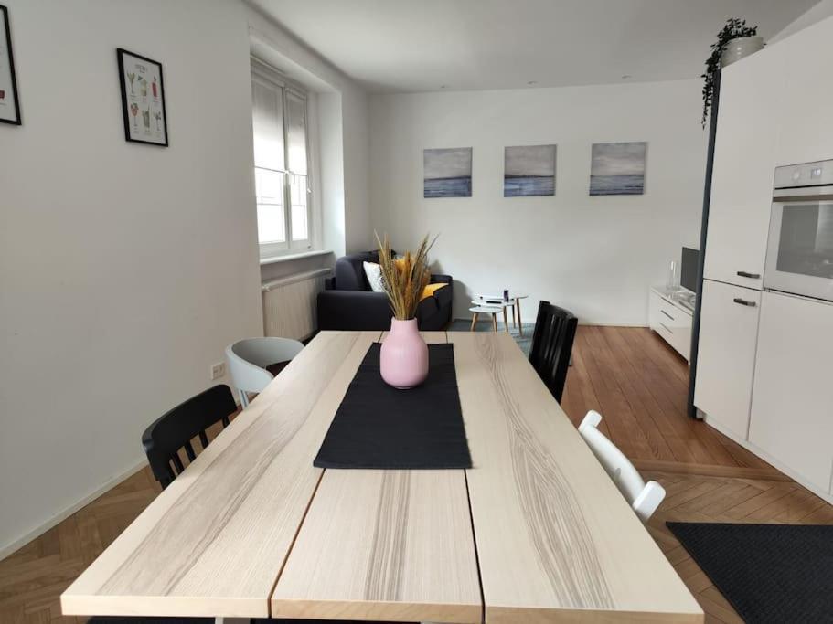 Near The Magic 6 Persons Apartment, 5-minute Walk To Christmas Market!