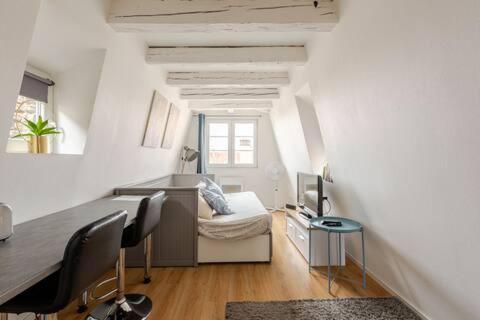 ** Cathedrale Centre** Apartment *