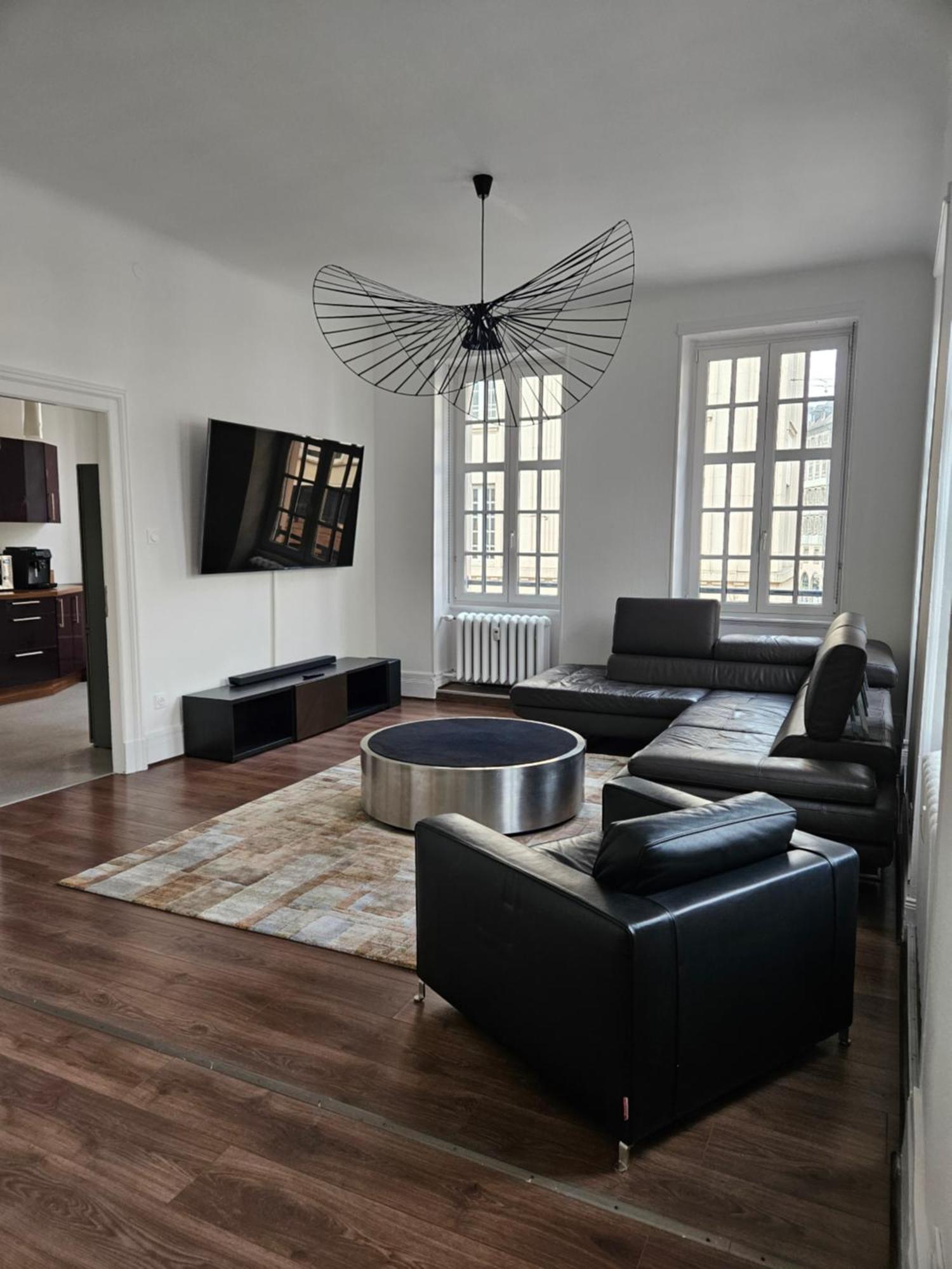 Superbe 140 M2 Plein Centre-ville De Appartement