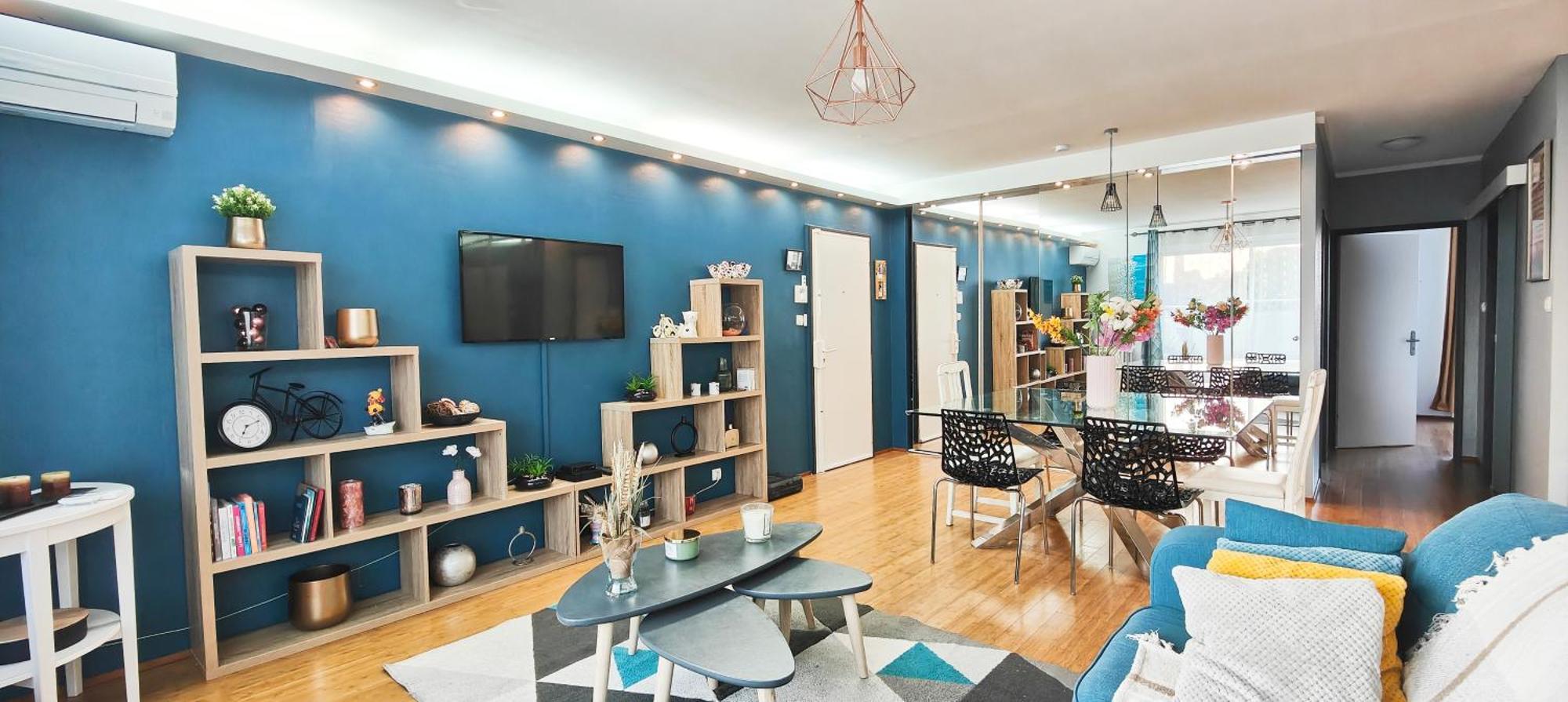 La Maison Bleue De *