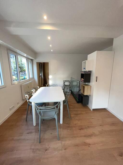 Hollywood 9 People - Khbnb Center Apartment Straßburg