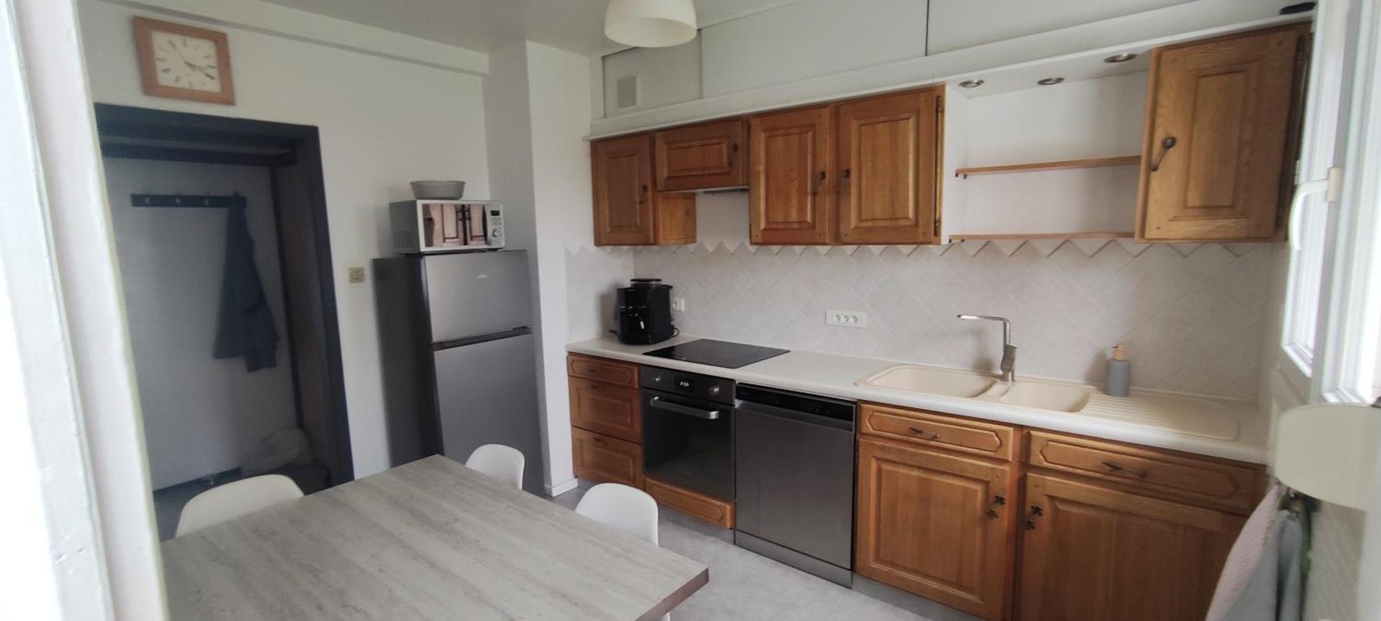 Apartment Pretty 4-room In A Quiet Area 3 Bedrooms