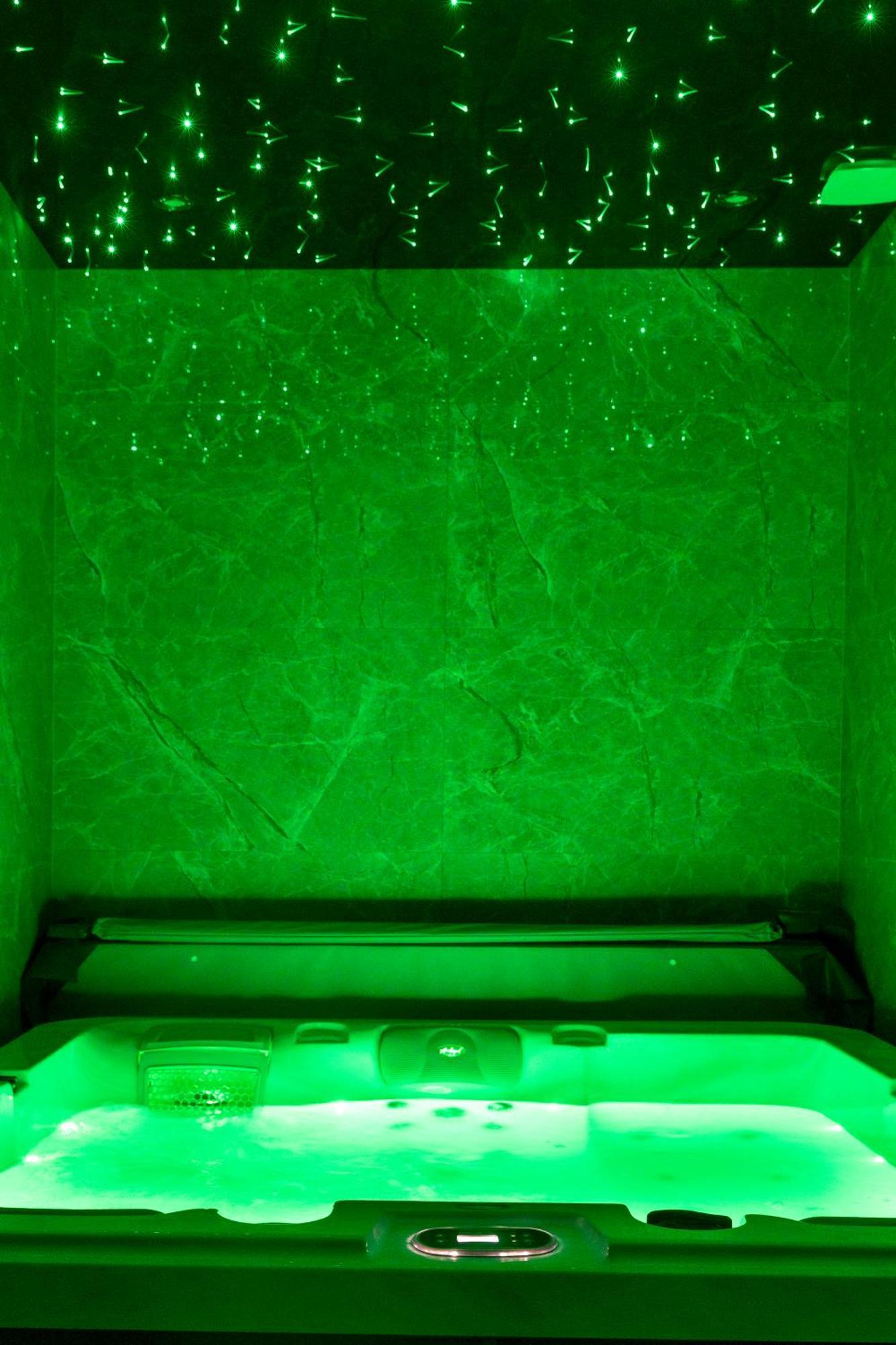 L'etoile Jacuzzi Detente & Confort *