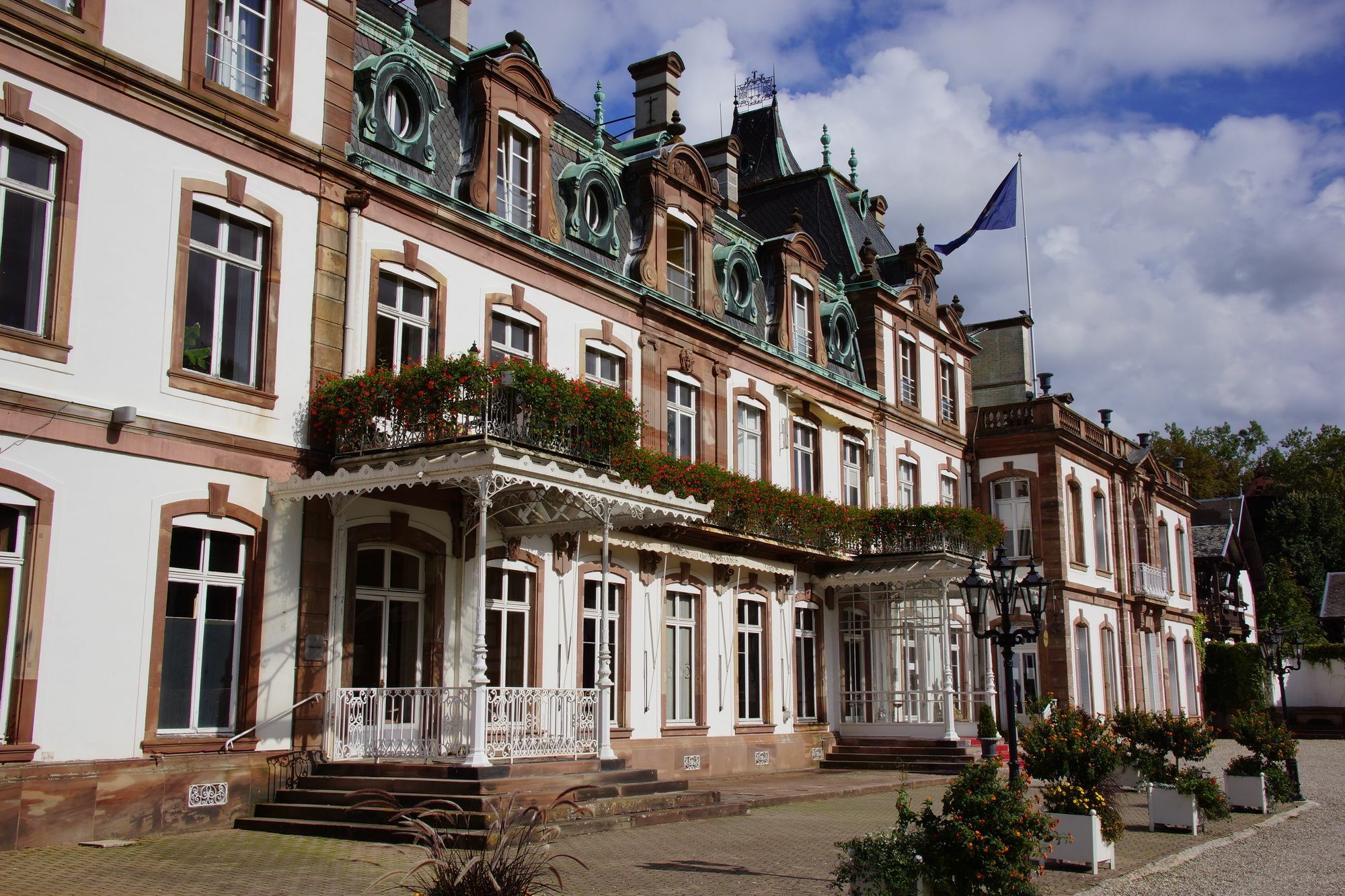Hotel Chateau De Pourtales