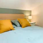 Maison Avec Garage - A 5 Min Du Centre-Ville
