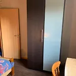 Chambre 4 Avec Un Lit Simple