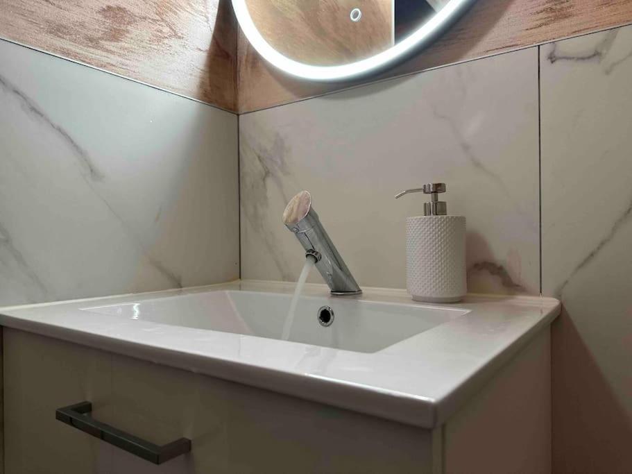 Spacieuse Sauna Billiard Netflix * Straßburg