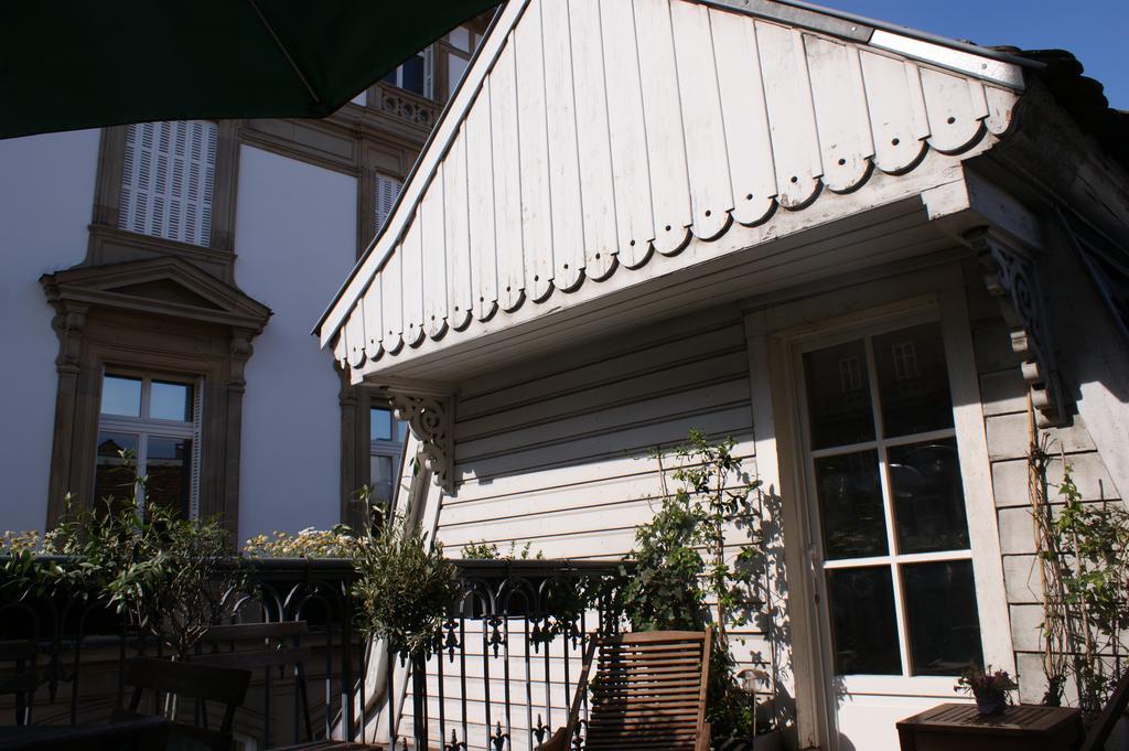 De L'hôtel De