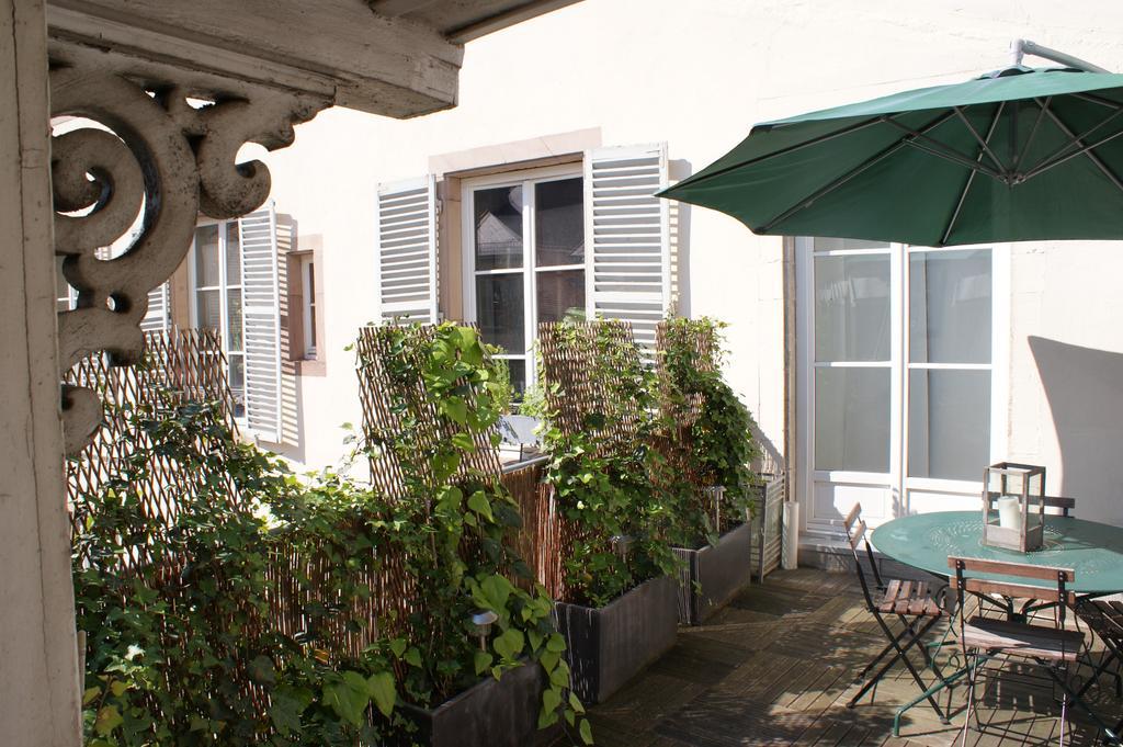 De L'hôtel De