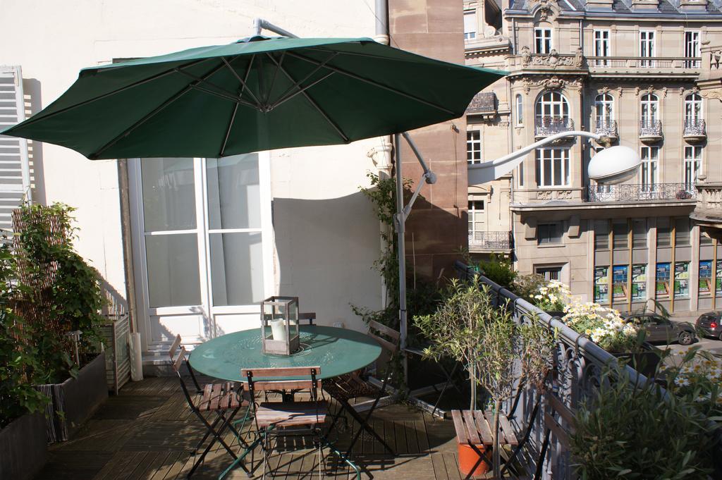 De L'hôtel De