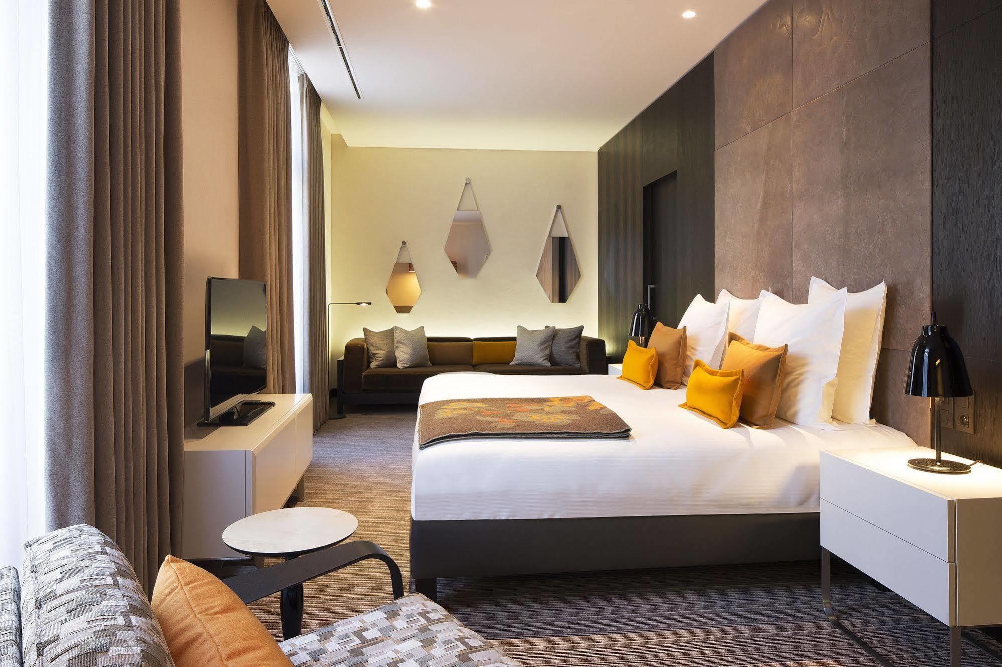 Hotel D -